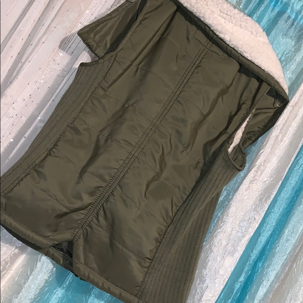 Vest - Picture 5 of 5